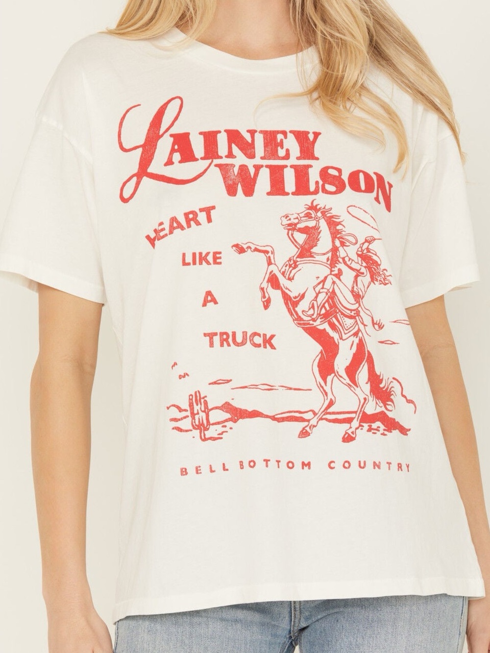 DAY DREAMER WOMEN'S LAINEY WILSON HORSE SHORT SLEEVE GRAPHIC TEE WOMEN’S SIZE M